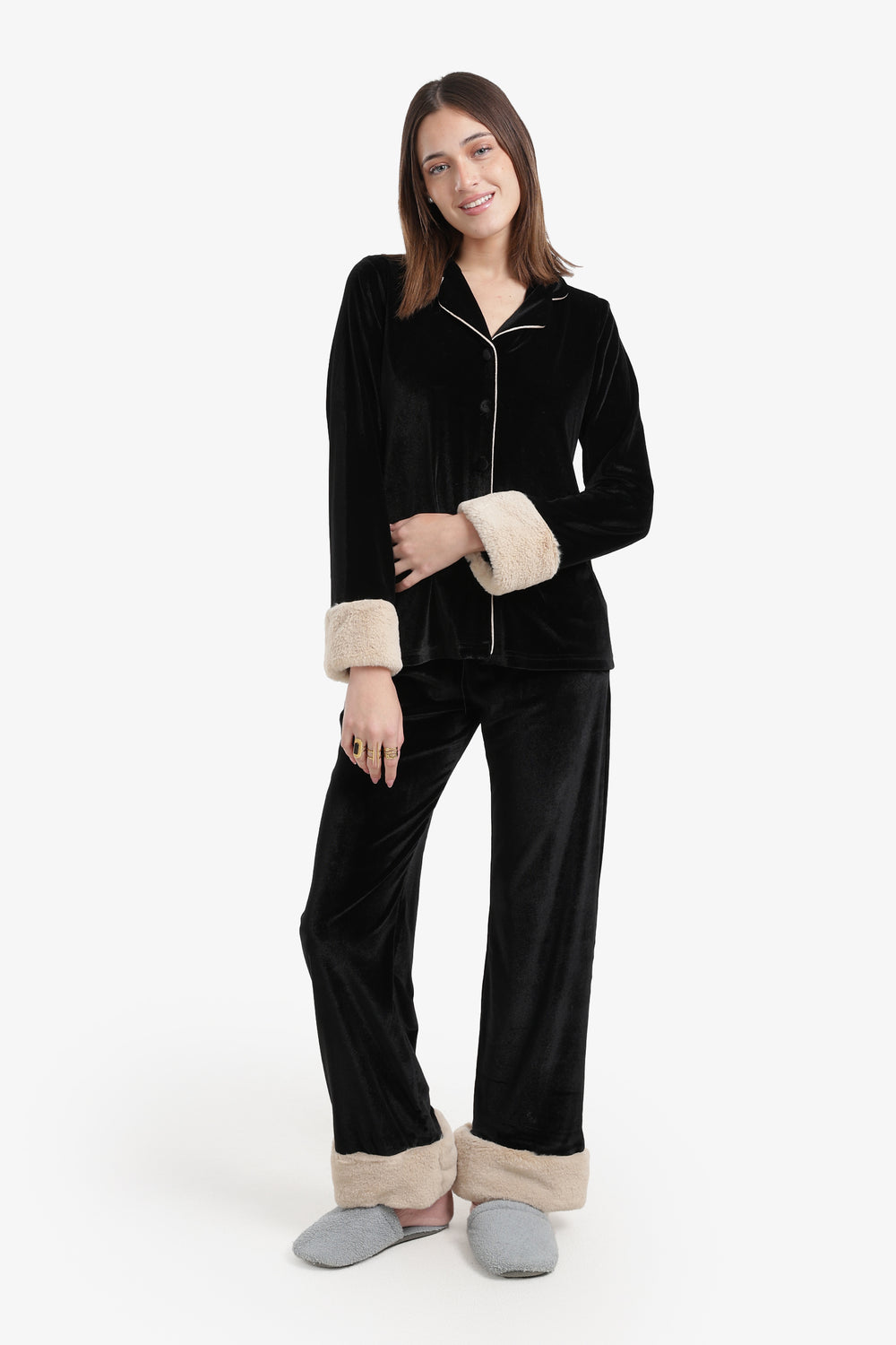 طقم بيجامة قطيفة بأزرار