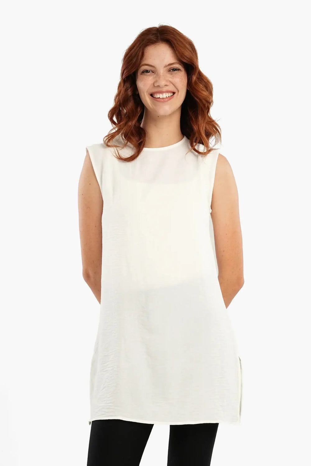 بلوزة كت خفيفة برقبة دائرية