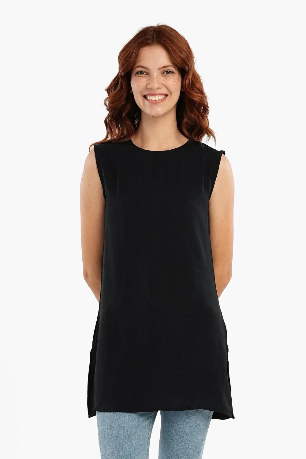 بلوزة كت خفيفة برقبة دائرية