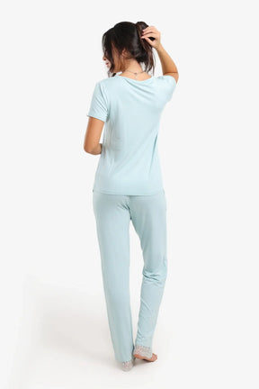 طقم بيجامة بتفاصيل دانتيل