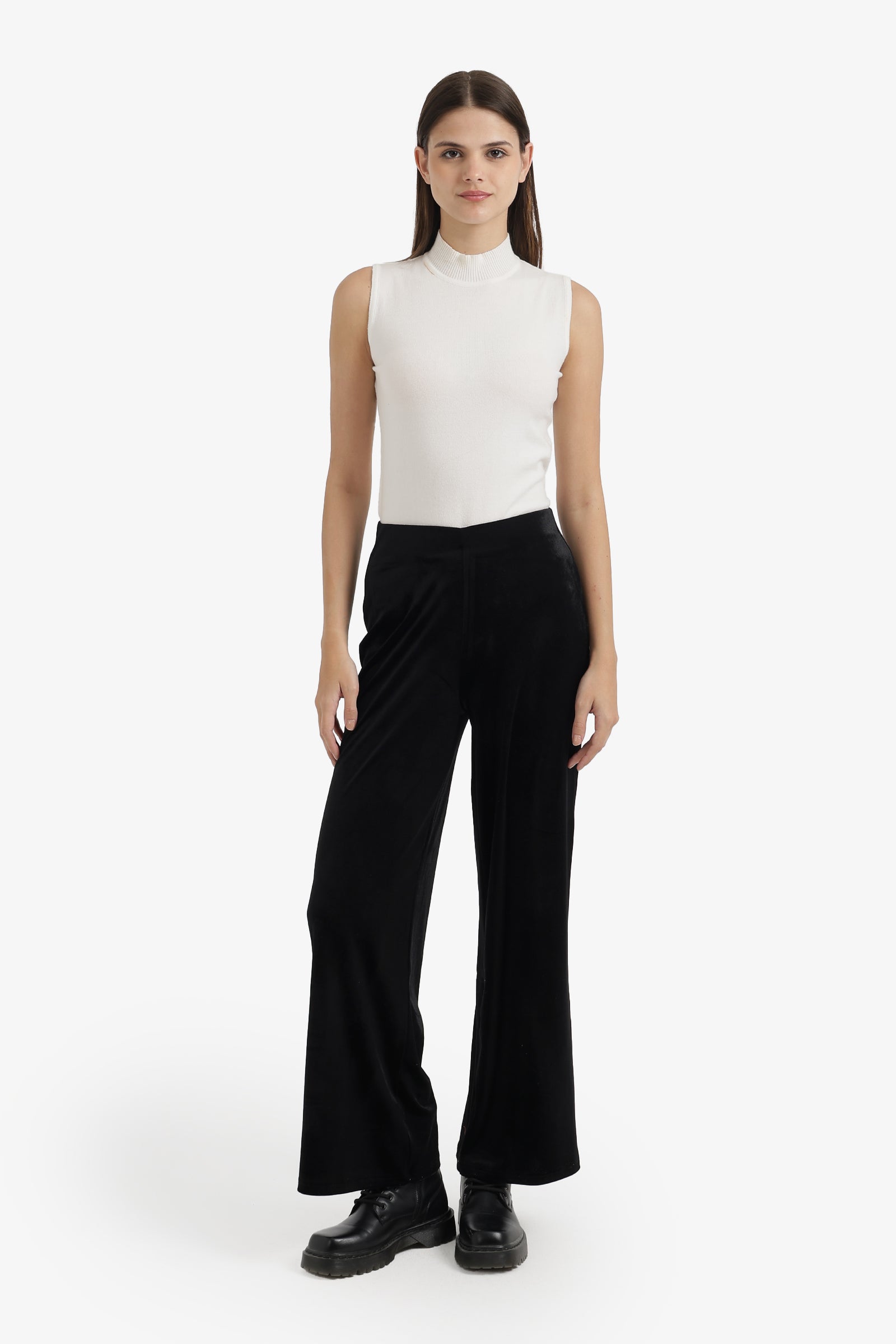 بنطلون قطيفة بأرجل واسعة