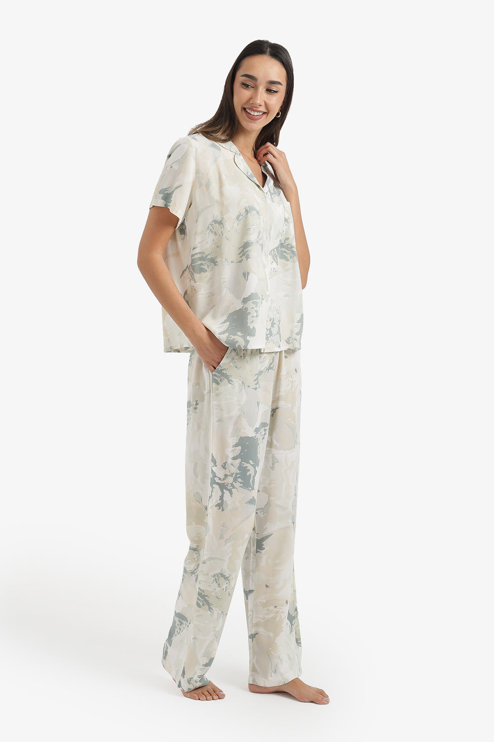 طقم بيجامة بأكمام قصيرة