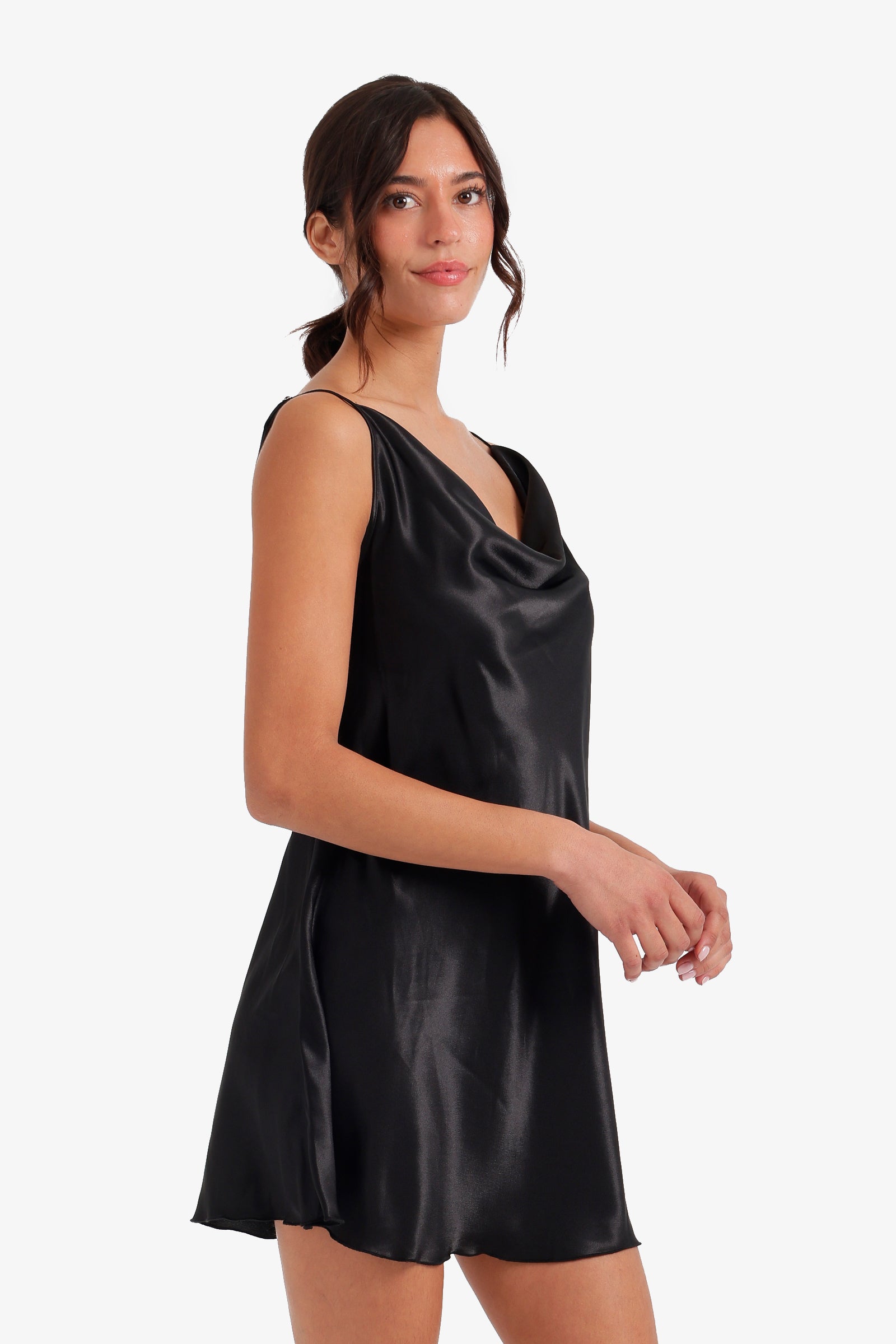 قميص نوم ساتان قصير