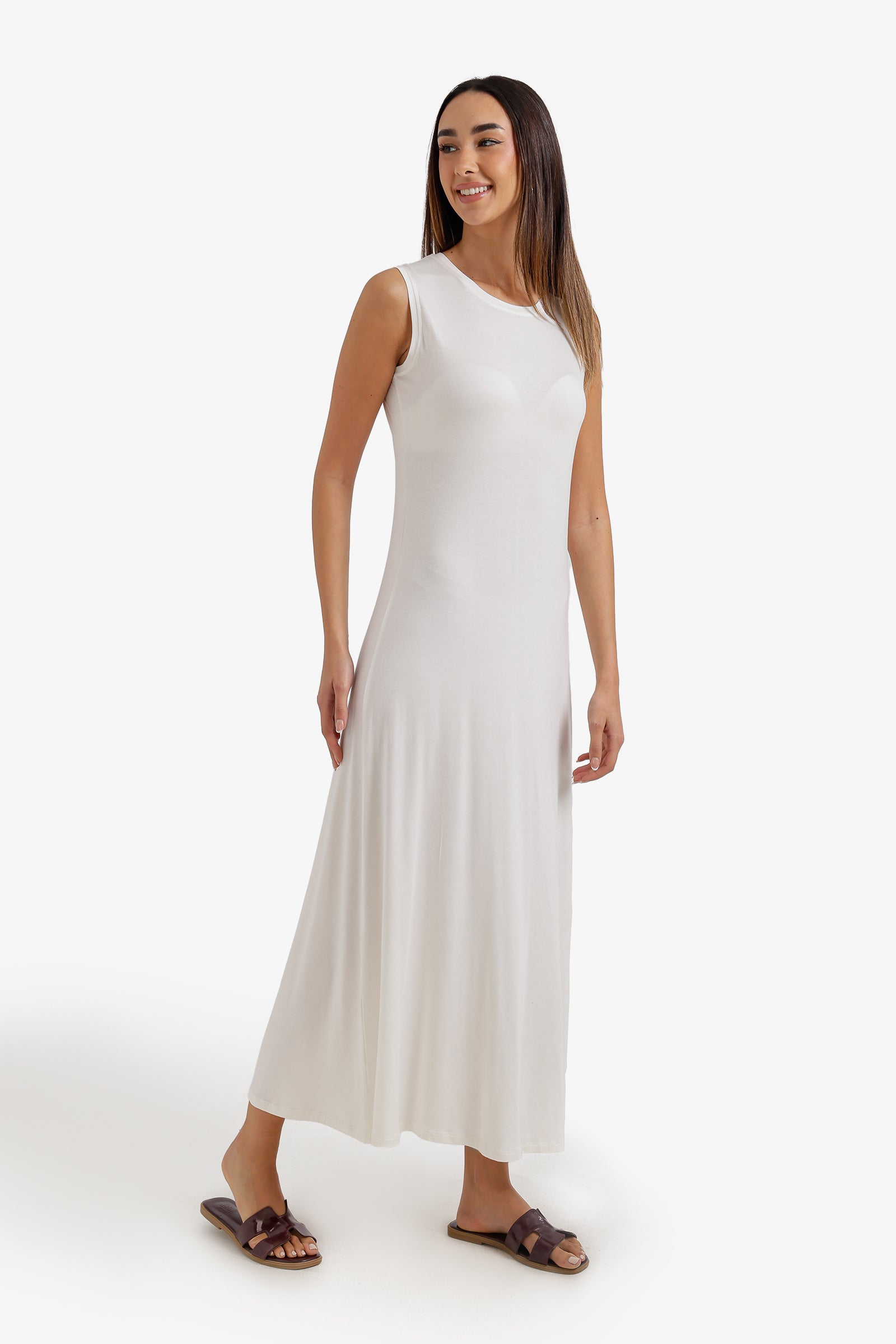 فستان ماكسي بدون أكمام
