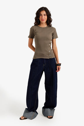 Side Button Closure Top