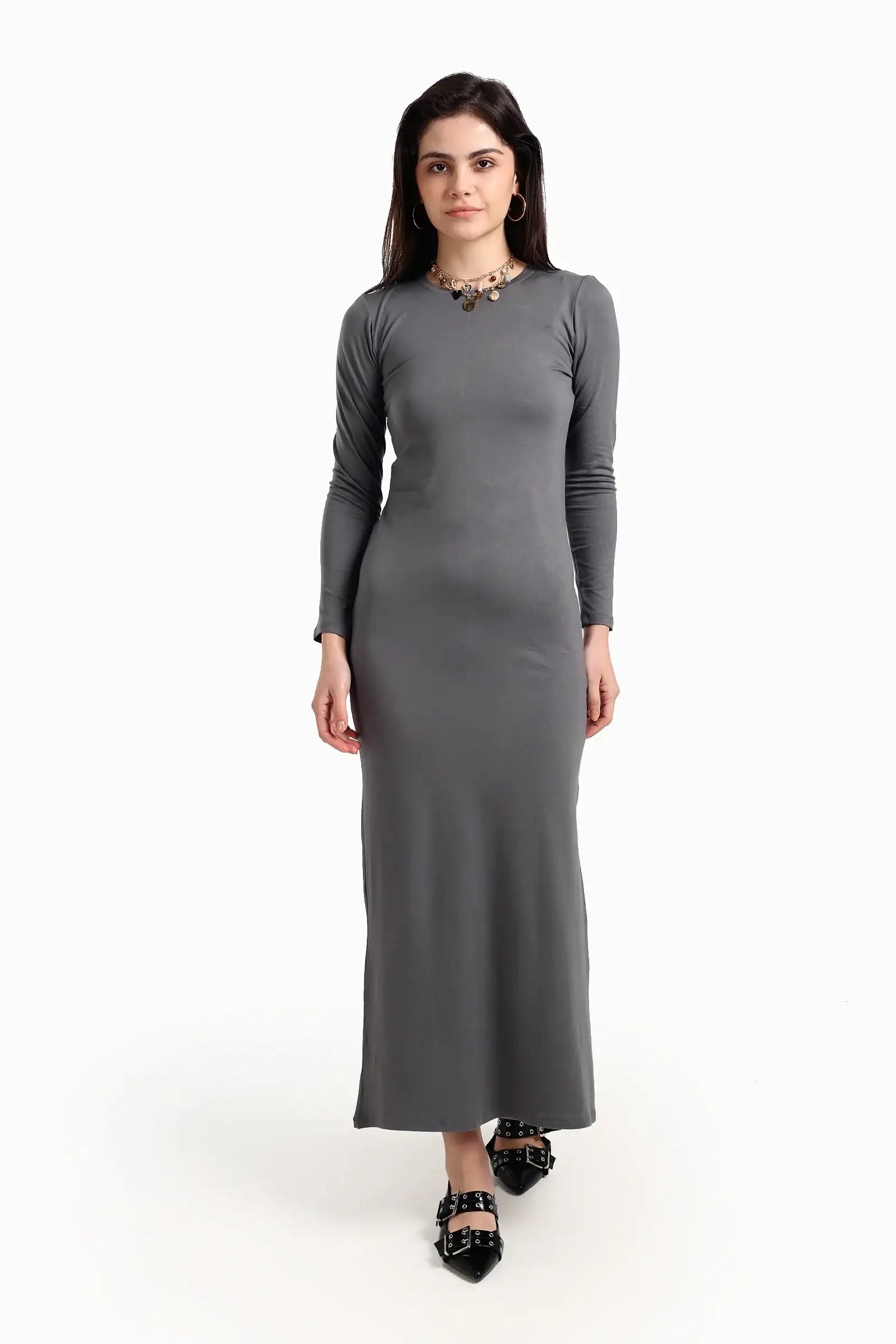 فستان ضيق بفتحة من الخلف