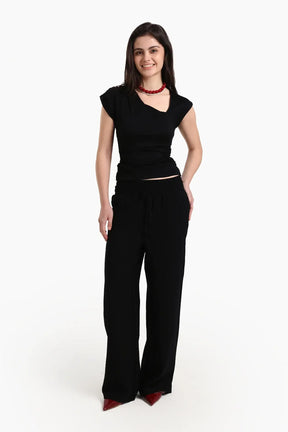 توب ضيق برقبة V من الجنب