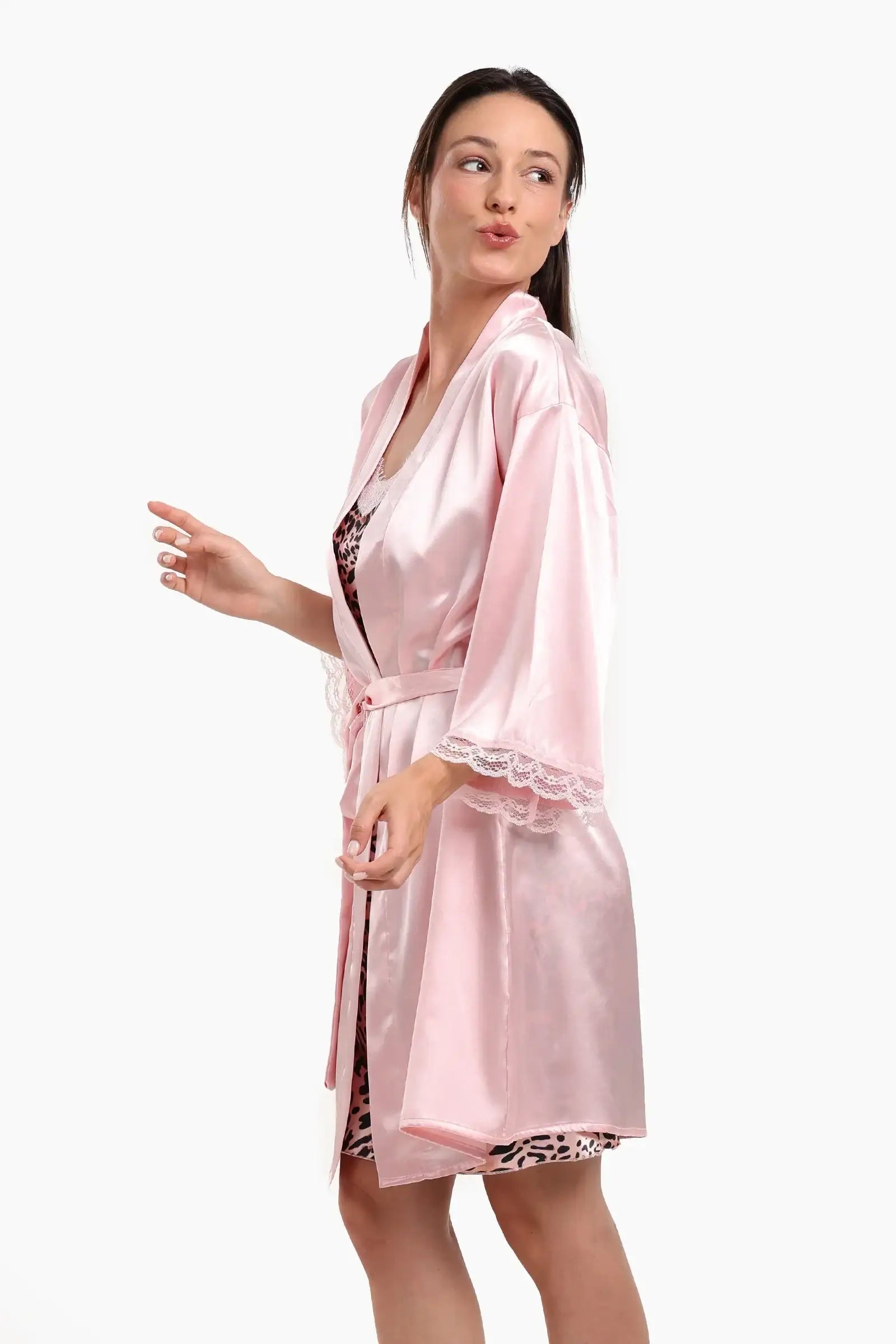 روب ساتان بتفاصيل دانتيل