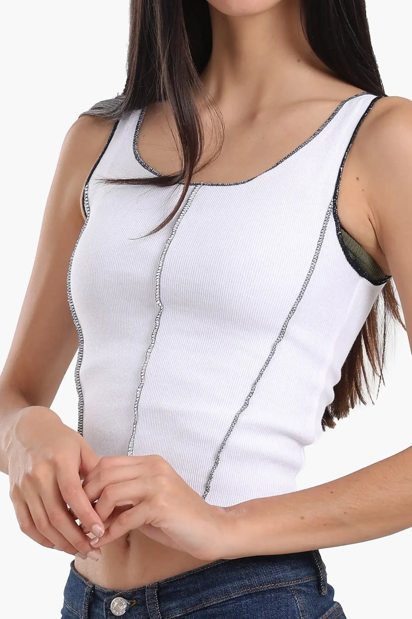 توب حمالات بخياطة بلون مختلف