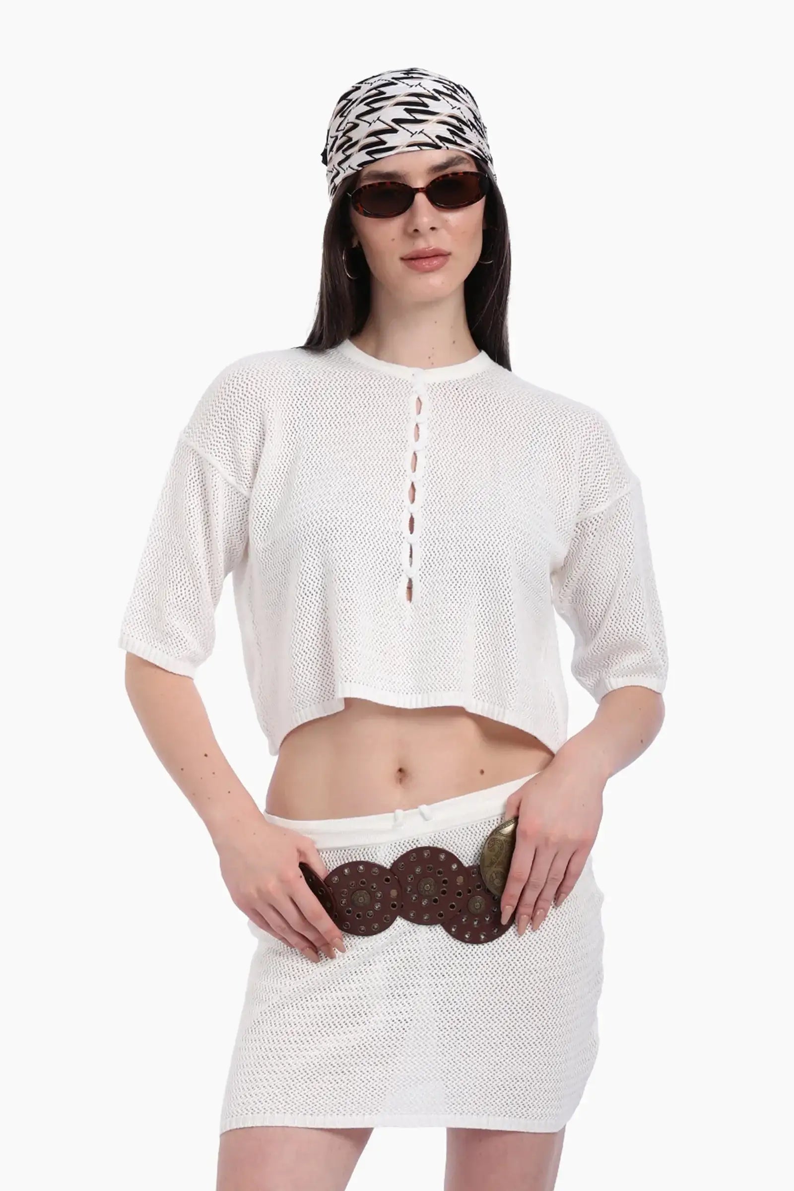 طقم تريكو من بلوزة قصيرة وجيب