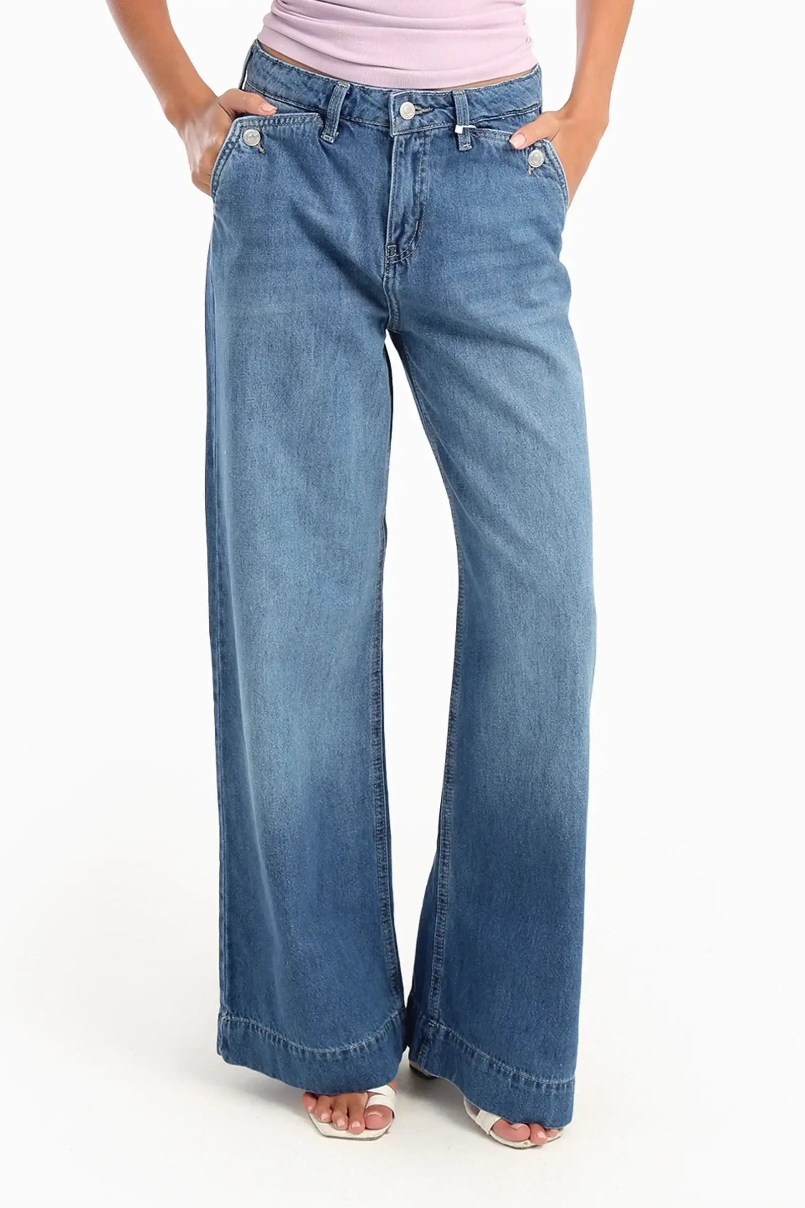 Jeans With Button Closure Pockets
