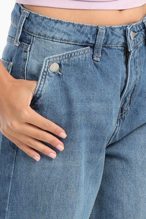 Jeans With Button Closure Pockets