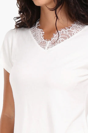 طقم بيجامة بتفاصيل دانتيل