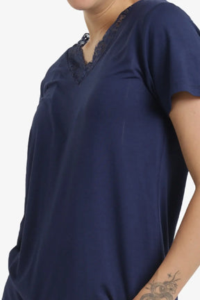 طقم بيجامة بتفاصيل دانتيل