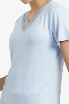 طقم بيجامة بتفاصيل دانتيل