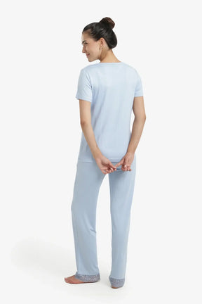 طقم بيجامة بتفاصيل دانتيل