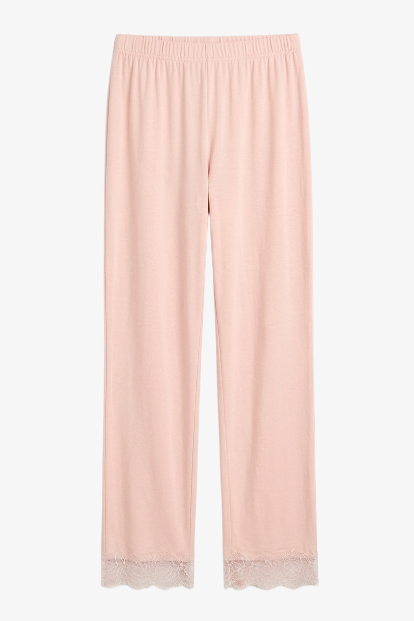 طقم بيجامة بتفاصيل دانتيل