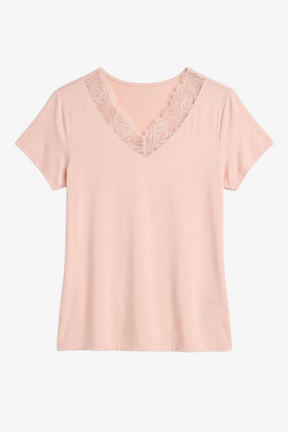 طقم بيجامة بتفاصيل دانتيل