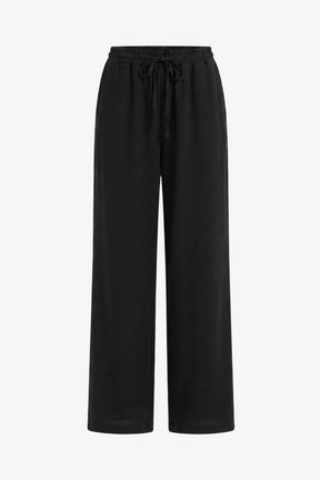 Relaxed Set with Pockets
