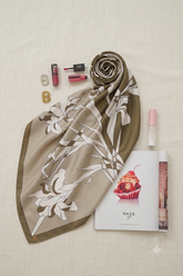 Graphic Floral Print Scarf