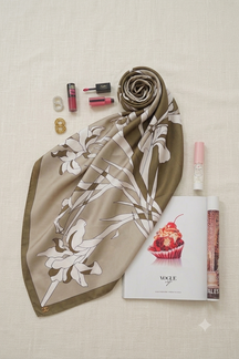 Graphic Floral Print Scarf