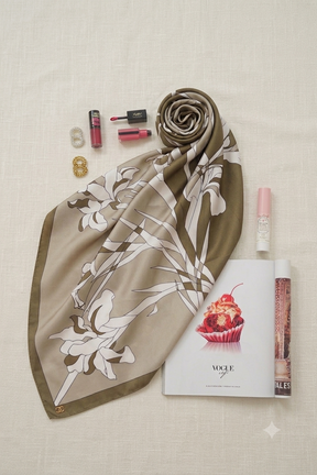 Graphic Floral Print Scarf