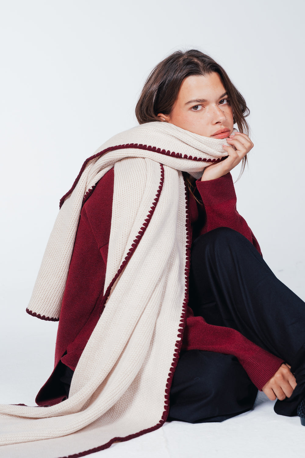 Contrast Trim Knit Scarf