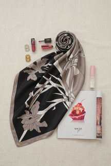 Graphic Floral Print Scarf
