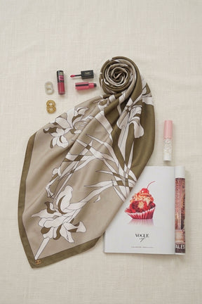 Graphic Floral Print Scarf